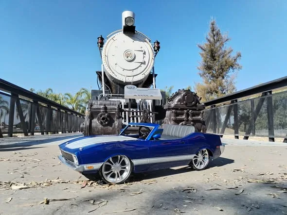 Candy blue Ford Mustang Mach 1 convertible miniature show car